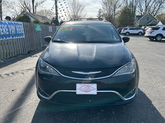 2019 Chrysler Pacifica Touring L's photo